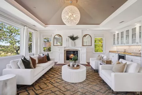 40 Sunny Oaks Dr, San Rafael, CA 94903
