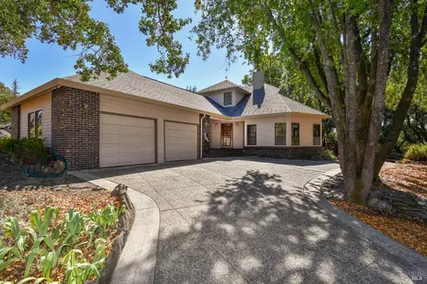 4028 Quartz Dr, Santa Rosa, CA 95405