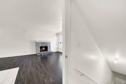 Entry Way - 347 Pepper Dr, Vallejo, CA 94589 photo 2 of 4