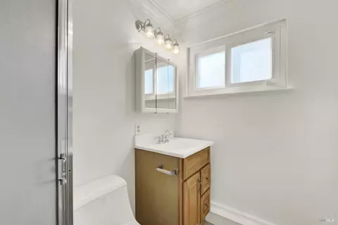 Bath - 347 Pepper Dr, Vallejo, CA 94589 photo 9 of 10