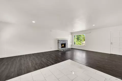 Living - 347 Pepper Dr, Vallejo, CA 94589 photo 3 of 10