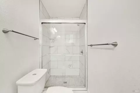 Bath - 347 Pepper Dr, Vallejo, CA 94589 photo 6 of 10