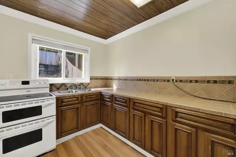 Kitchen - 347 Pepper Dr, Vallejo, CA 94589 photo 7 of 9