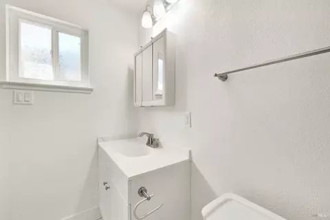 Bath - 347 Pepper Dr, Vallejo, CA 94589 photo 7 of 10