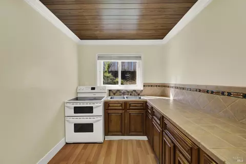 Kitchen - 347 Pepper Dr, Vallejo, CA 94589 photo 8 of 9