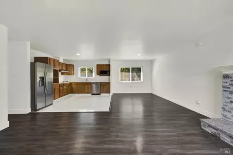 Living - 347 Pepper Dr, Vallejo, CA 94589 photo 7 of 10