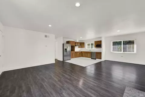 Living - 347 Pepper Dr, Vallejo, CA 94589 photo 6 of 10