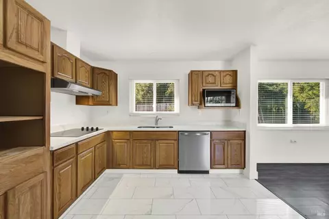 Kitchen - 347 Pepper Dr, Vallejo, CA 94589 photo 3 of 9