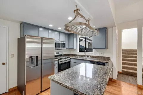 4 Vanessa Ct E, Napa, CA 94558