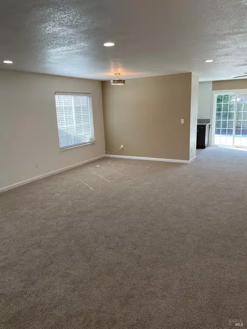 979 Aster Dr, Vallejo, CA 94589 photo 4
