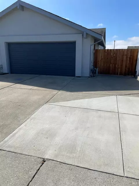 979 Aster Dr, Vallejo, CA 94589 photo 2