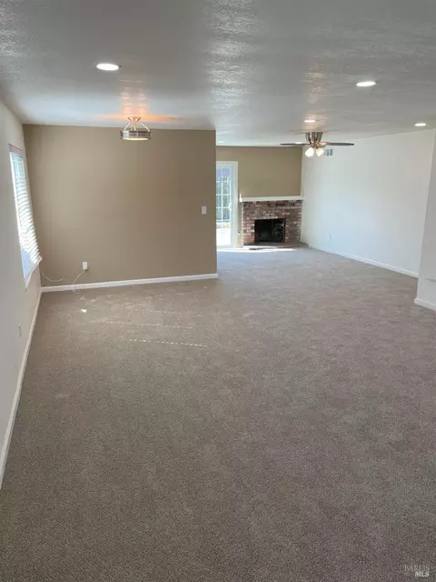 979 Aster Dr, Vallejo, CA 94589 photo 3