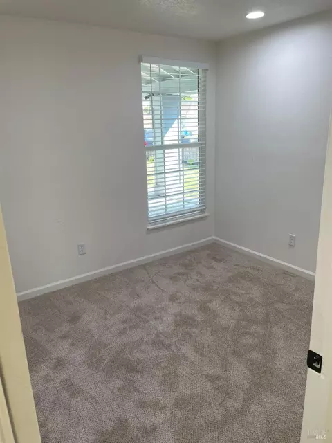 979 Aster Dr, Vallejo, CA 94589 photo 9