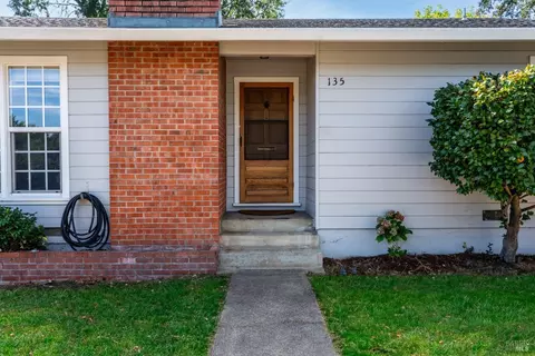 135 Mae St, Ukiah, CA 95482 photo 3
