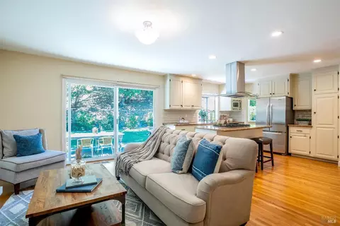 878 Butternut Dr, San Rafael, CA 94903