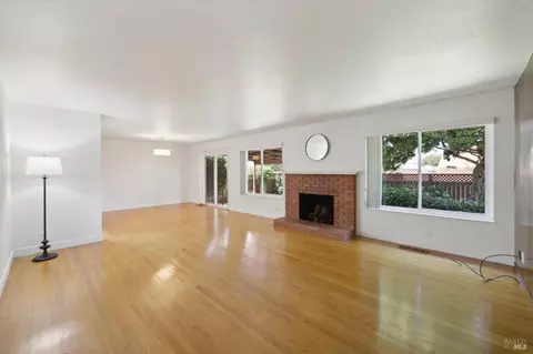 827 Tobin Dr, Vallejo, CA 94589 photo 3