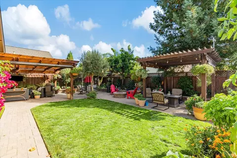 Exterior - 9205 Piccadilly Cir, Windsor, CA 95492 photo 12 of 44