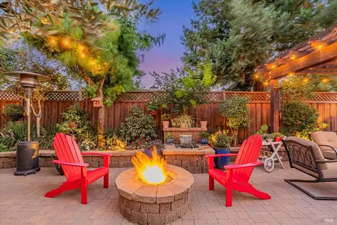 Exterior - 9205 Piccadilly Cir, Windsor, CA 95492 photo 4 of 44