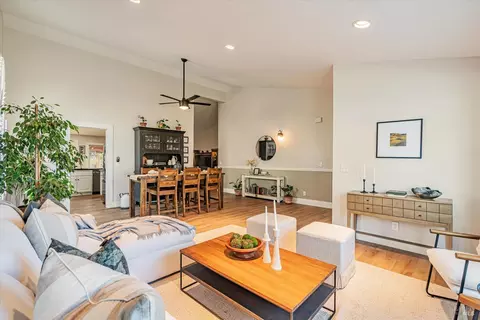 Living - 9205 Piccadilly Cir, Windsor, CA 95492 photo 1 of 2
