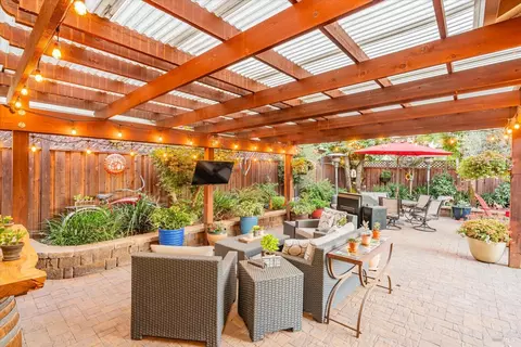 Exterior - 9205 Piccadilly Cir, Windsor, CA 95492 photo 20 of 44