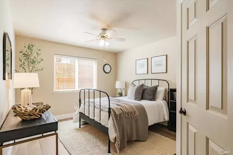 Bedroom - 9205 Piccadilly Cir, Windsor, CA 95492 photo 5 of 6
