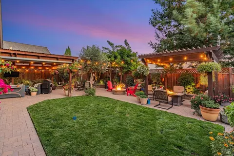 Exterior - 9205 Piccadilly Cir, Windsor, CA 95492 photo 25 of 44