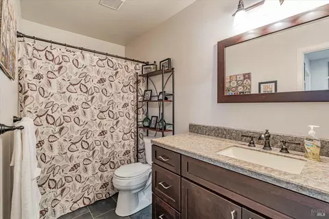 Bath - 9205 Piccadilly Cir, Windsor, CA 95492 photo 4 of 4