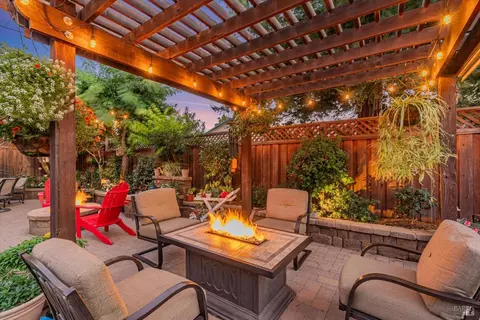 Exterior - 9205 Piccadilly Cir, Windsor, CA 95492 photo 26 of 44
