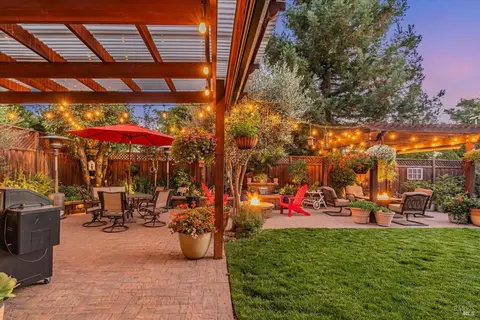 Exterior - 9205 Piccadilly Cir, Windsor, CA 95492 photo 29 of 44