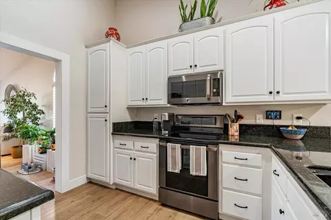 Kitchen - 9205 Piccadilly Cir, Windsor, CA 95492 photo 3 of 5