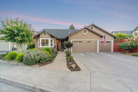 Exterior - 9205 Piccadilly Cir, Windsor, CA 95492 photo 14 of 44