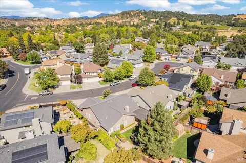 View/Area - 9205 Piccadilly Cir, Windsor, CA 95492 photo 3 of 5