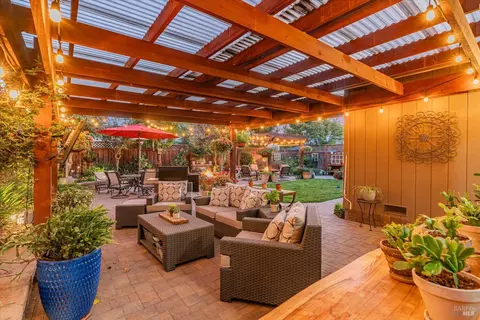 Exterior - 9205 Piccadilly Cir, Windsor, CA 95492 photo 3 of 44