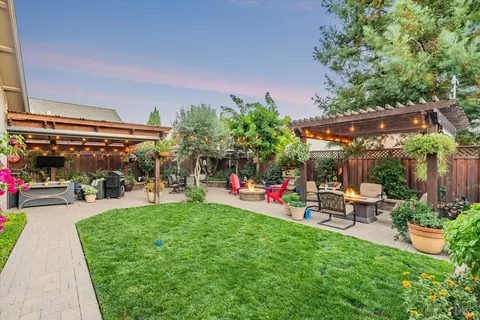 Exterior - 9205 Piccadilly Cir, Windsor, CA 95492 photo 15 of 44