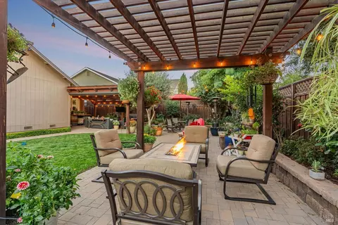 Exterior - 9205 Piccadilly Cir, Windsor, CA 95492 photo 17 of 44
