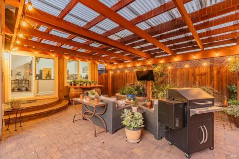 Exterior - 9205 Piccadilly Cir, Windsor, CA 95492 photo 32 of 44