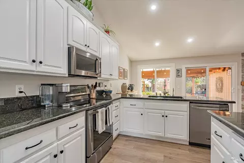 Kitchen - 9205 Piccadilly Cir, Windsor, CA 95492 photo 2 of 5