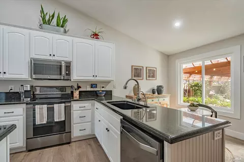 Kitchen - 9205 Piccadilly Cir, Windsor, CA 95492 photo 1 of 5