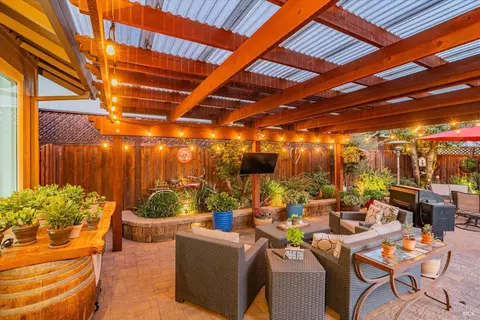 Exterior - 9205 Piccadilly Cir, Windsor, CA 95492 photo 31 of 44