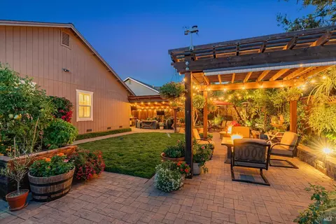 Exterior - 9205 Piccadilly Cir, Windsor, CA 95492 photo 37 of 44