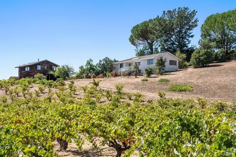 833 Limerick Ln, Healdsburg, CA 95448