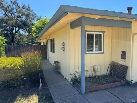 324-326 Wikiup Dr, Santa Rosa, CA 95403