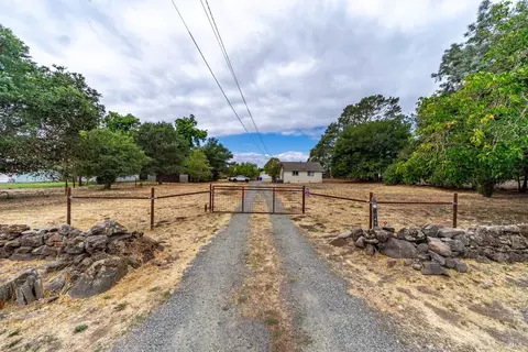 1049 4th Ave, Napa, CA 94559 photo 4