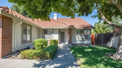 918 Quate Ct, Vacaville, CA 95688 photo 2