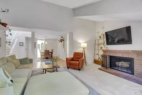 8 Elegant Tern Rd, Novato, CA 94949 photo 2