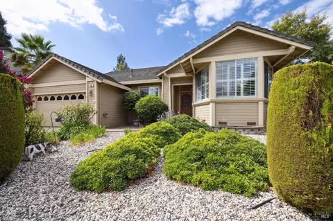 318 Elderberry Dr, Petaluma, CA 94952