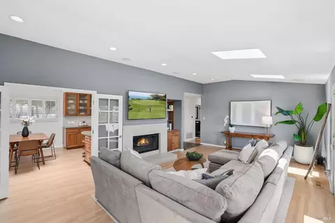 92 Woodside Dr, San Anselmo, CA 94960