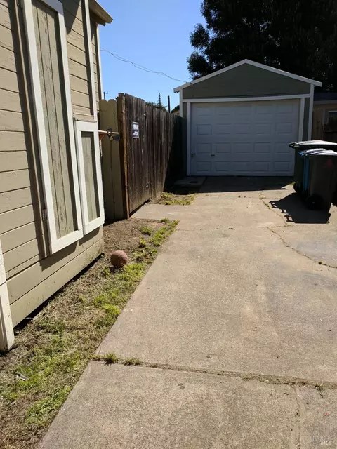 Exterior - 240 14th St, Vallejo, CA 94590 photo 3 of 6