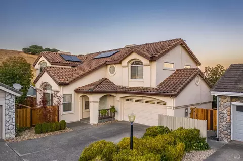 72 Windsor Ln, Petaluma, CA 94952
