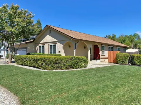 101 Auburn Way, Vacaville, CA 95688